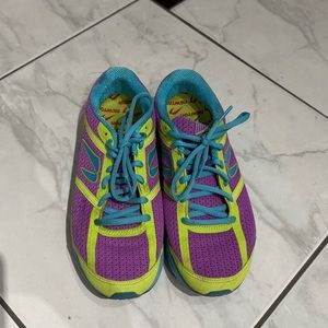 Newton Sneakers Size 8 US (39 EU)